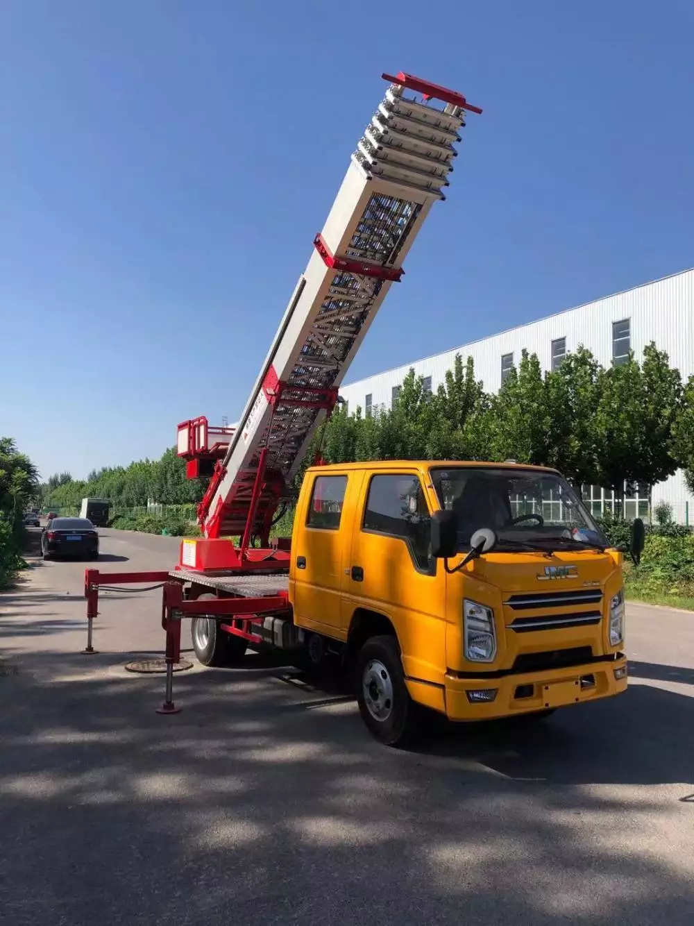 茌平附近的云梯车出租服务：轻松解决高空作业需求