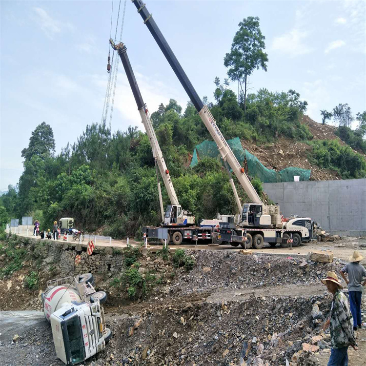 茌平汽车掉沟里叫吊车救援要多少钱